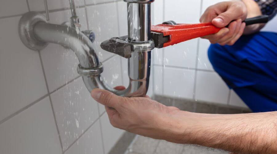 Expert burst pipe repair services in Veteran, WY